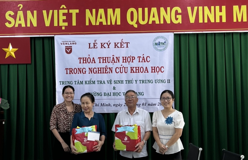 “Ngày hội công nhân - Phiên chợ nghĩa tình” Tết Nguyên đán Giáp Thìn nhằm chăm lo cho đoàn viên công đoàn, viên chức, người lao động có hoàn cảnh khó khăn.