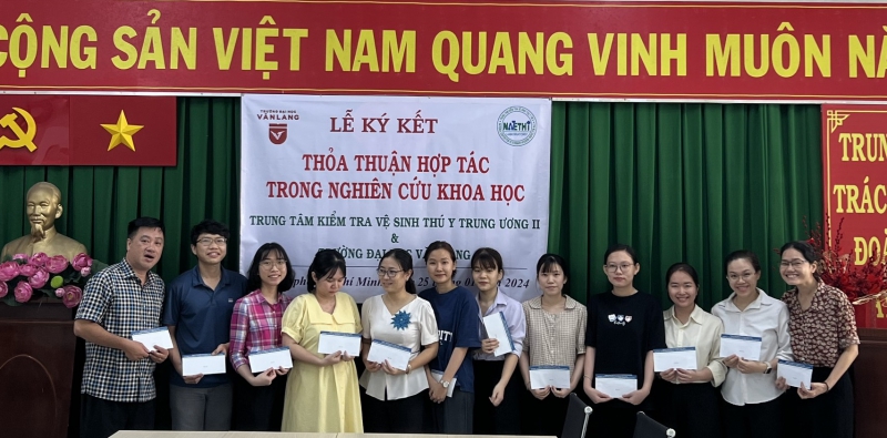 “Ngày hội công nhân - Phiên chợ nghĩa tình” Tết Nguyên đán Giáp Thìn nhằm chăm lo cho đoàn viên công đoàn, viên chức, người lao động có hoàn cảnh khó khăn.