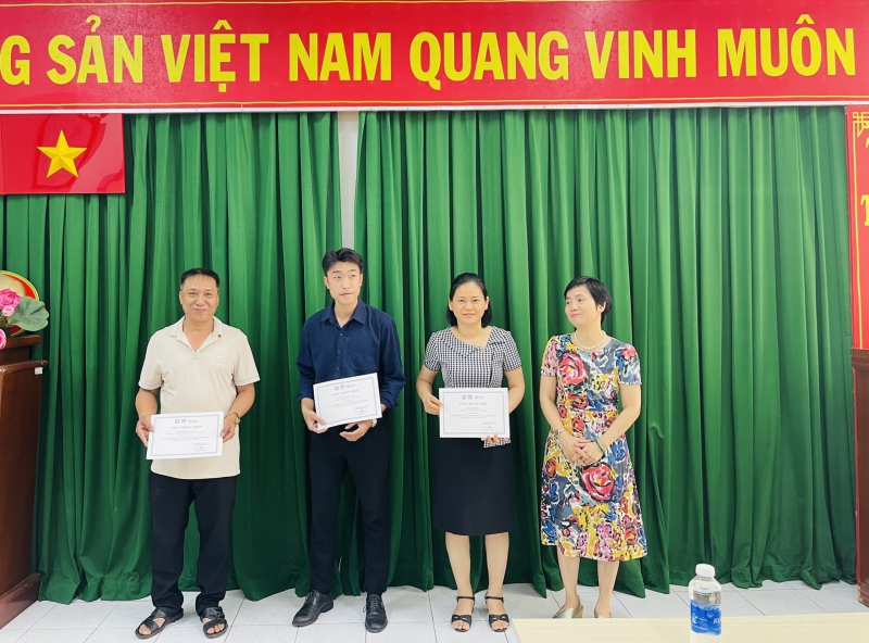 Lớp tập huấn “Kỹ thuật lấy mẫu giám sát kháng kháng sinh trên lợn và gà”