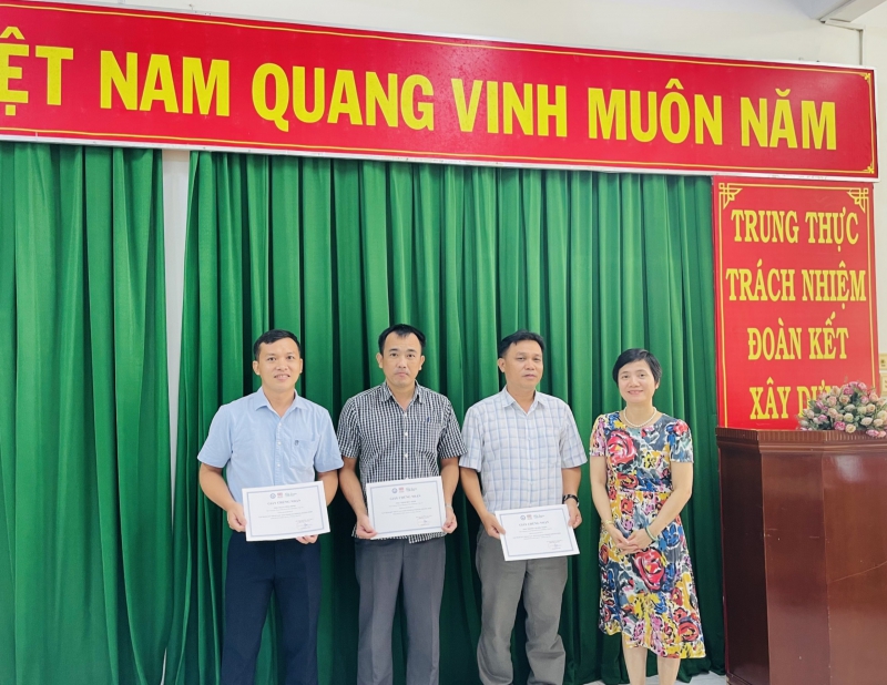 Lớp tập huấn “Kỹ thuật lấy mẫu giám sát kháng kháng sinh trên lợn và gà”