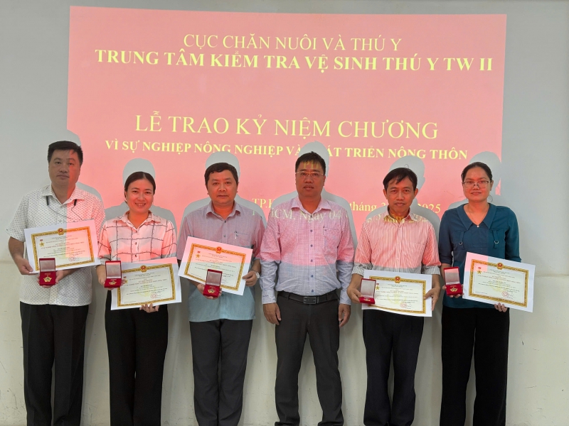 Lễ trao kỷ niệm chương vì sự nghiệp nông nghiệp và phát triển nông thôn và Giấy khen Chiến sĩ thi đua cở sở, Giấy khen của Cục Thú y