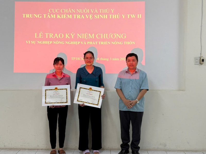 Lễ trao kỷ niệm chương vì sự nghiệp nông nghiệp và phát triển nông thôn và Giấy khen Chiến sĩ thi đua cở sở, Giấy khen của Cục Thú y