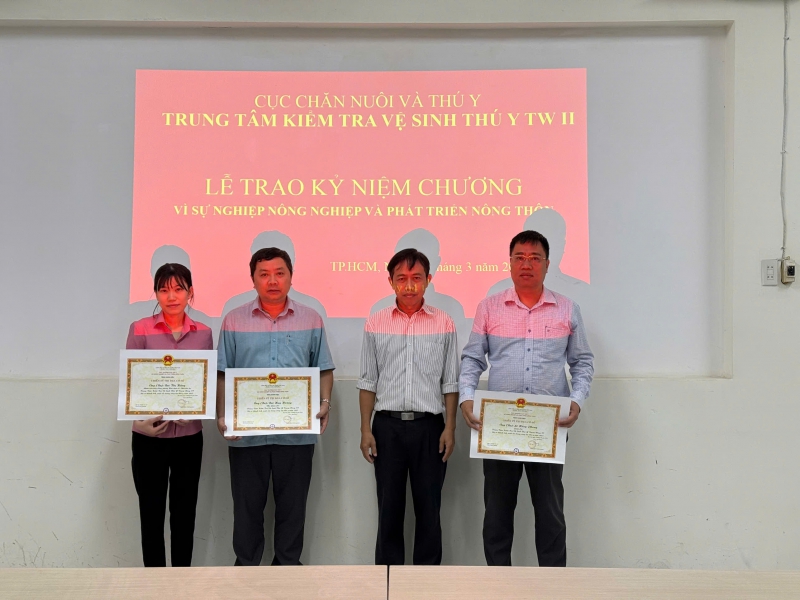Lễ trao kỷ niệm chương vì sự nghiệp nông nghiệp và phát triển nông thôn và Giấy khen Chiến sĩ thi đua cở sở, Giấy khen của Cục Thú y